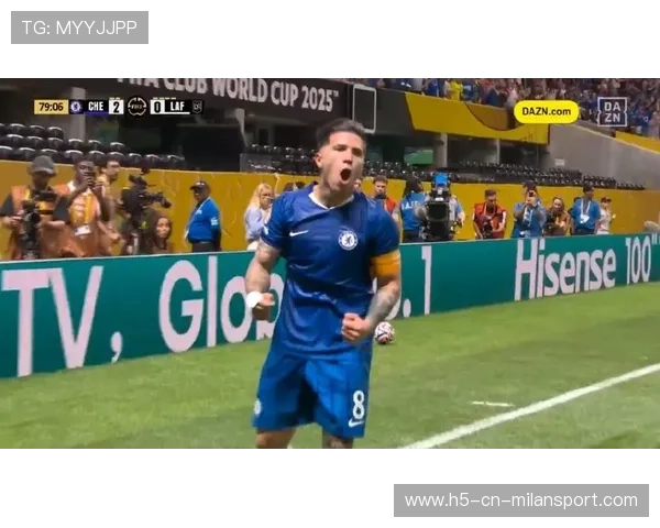 里夫斯与拉拉维亚合力砍下51分14板关键时刻联手锁定胜局 里夫斯与拉拉维亚合力砍下51分14板关键时刻联手锁定胜局