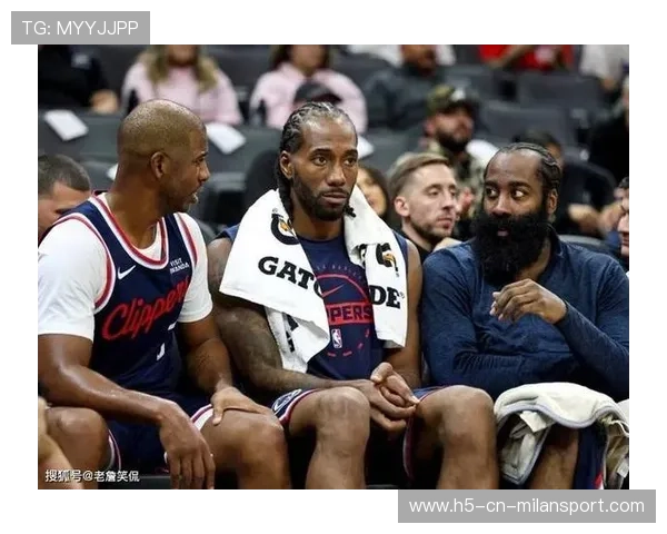 快船三巨头磨合不顺，队内氛围堪忧，快船三巨头时期阵容